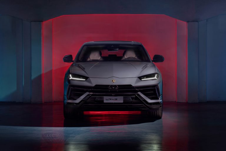 Lamborghini unveils the new Urus S