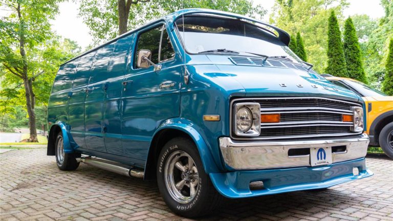 Pick of the Day: 1974 Dodge B100 Tradesman Van