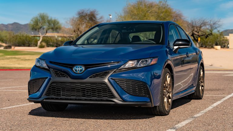 Review: 2023 Toyota Camry SE Hybrid Nightshade